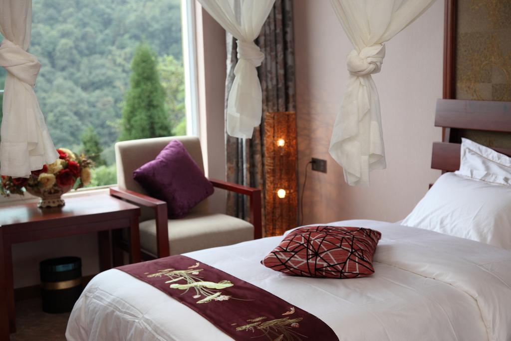 Panshan Tingquan Tuwo Holiday Resort Лэшань Номер фото